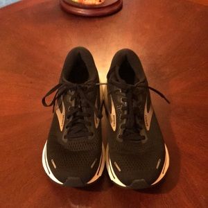 Brooks Ghost 14 Men’s Size 11 Athletic Shoes Good Condition.